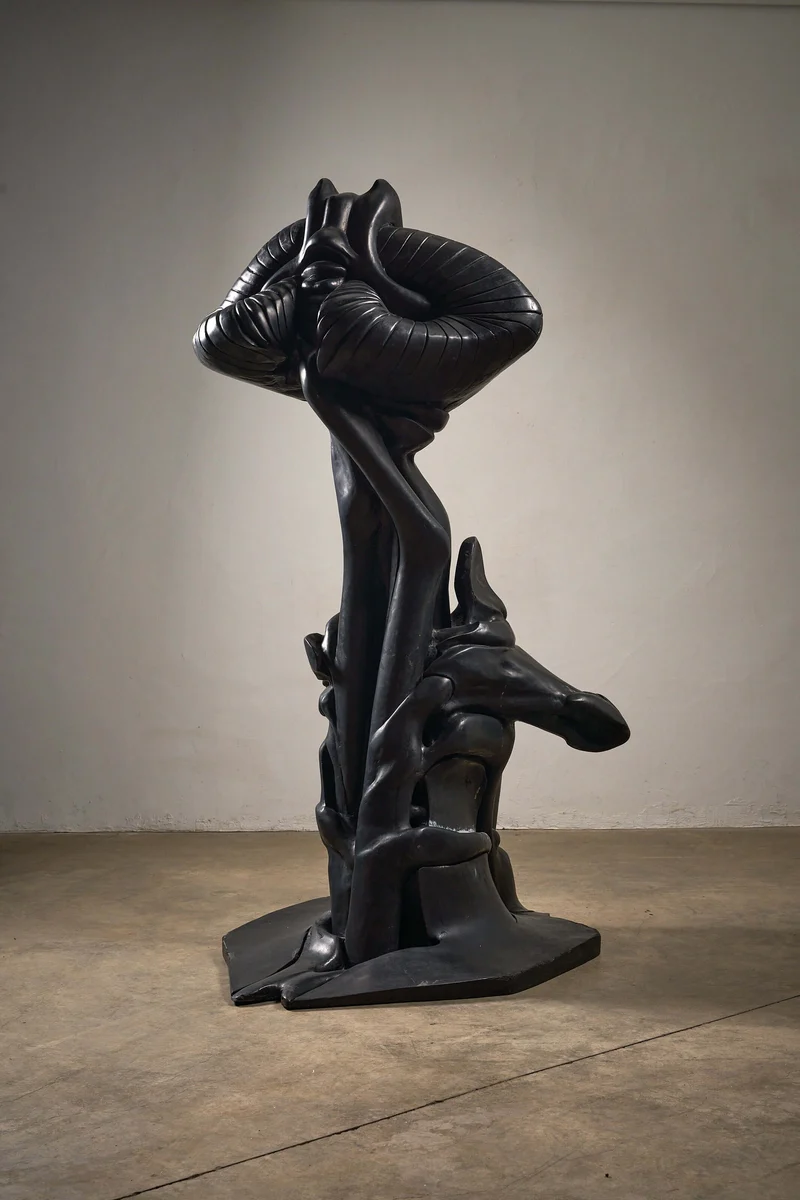 "Le Souverain II" Epoxy Resin sculpture by Léonardo Delfino, 1971