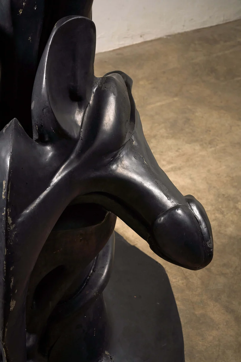 "Le Souverain II" Epoxy Resin sculpture by Léonardo Delfino, 1971