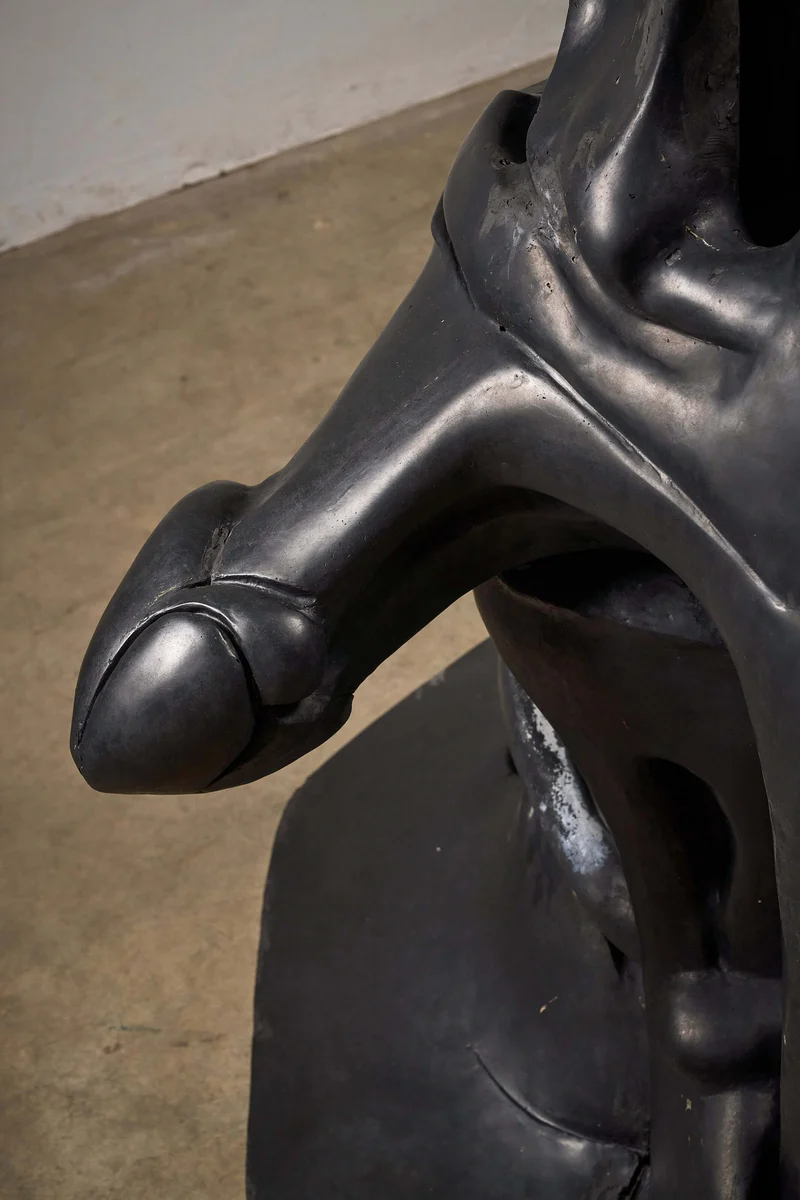 "Le Souverain II" Epoxy Resin sculpture by Léonardo Delfino, 1971