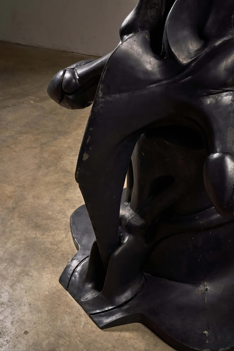 "Le Souverain II" Epoxy Resin sculpture by Léonardo Delfino, 1971