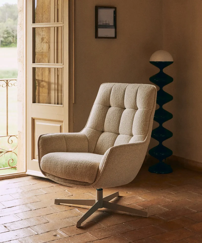 Sillón giratorio de tejido suave Alvar