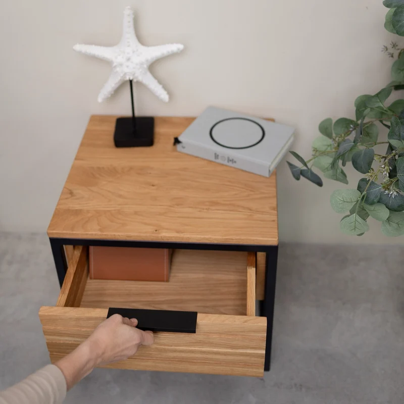 Table de chevet en bois massif de chêne Runa – NordicStory