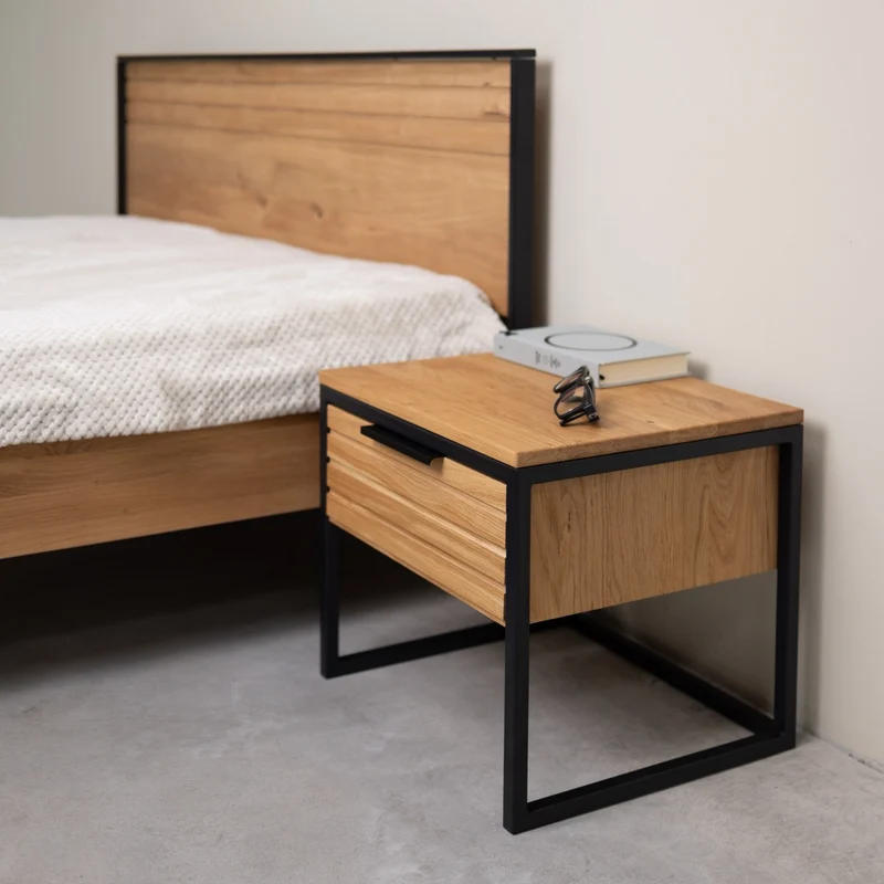Table de chevet en bois massif de chêne Runa – NordicStory