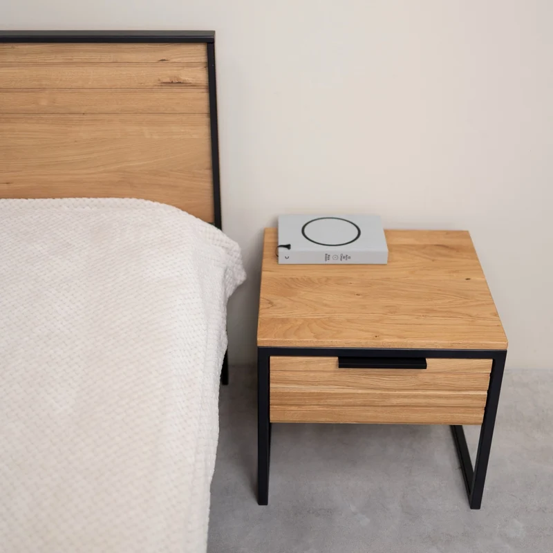 Table de chevet en bois massif de chêne Runa – NordicStory