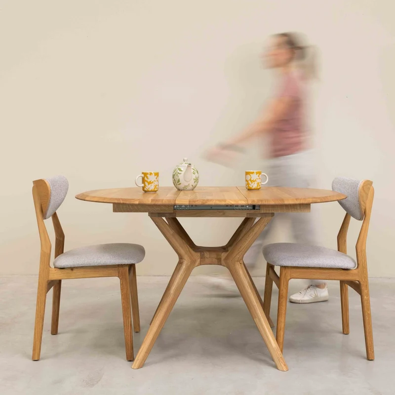 Table à manger ronde extensible en bois massif de chêne Carmen - NordicStory