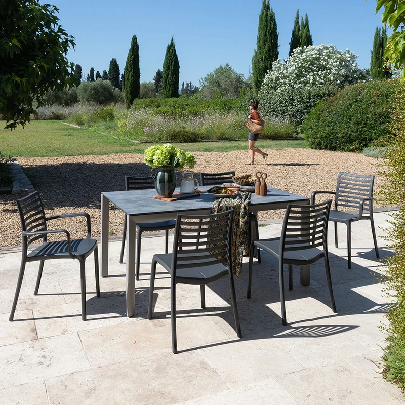 Lot table Greggia 160 x 95 cm + 4 chaises + 2 fauteuils Sunday