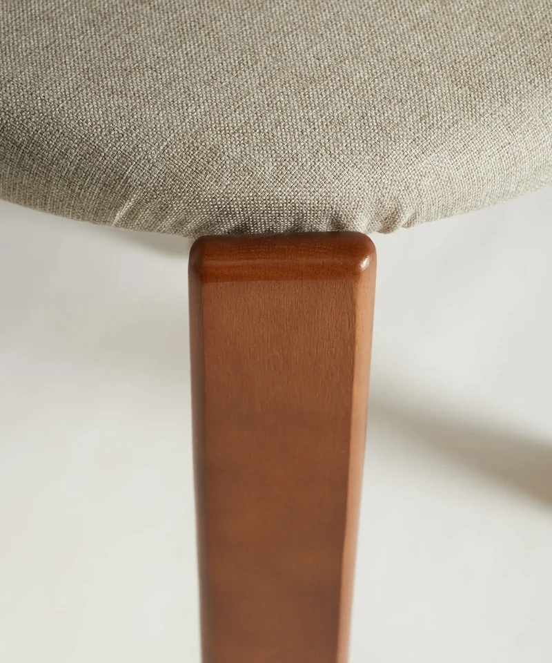 Silla de Comedor en Madera Tapizada Grim