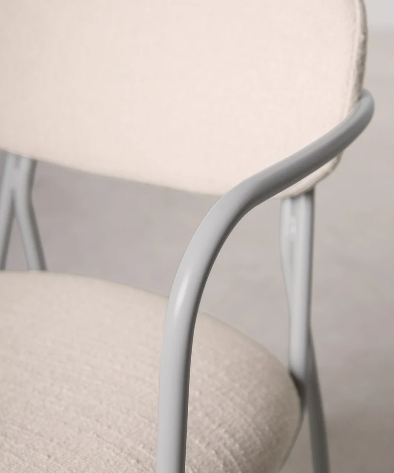 Silla de Comedor de Tela y Metal con Reposabrazos Moritz Arms