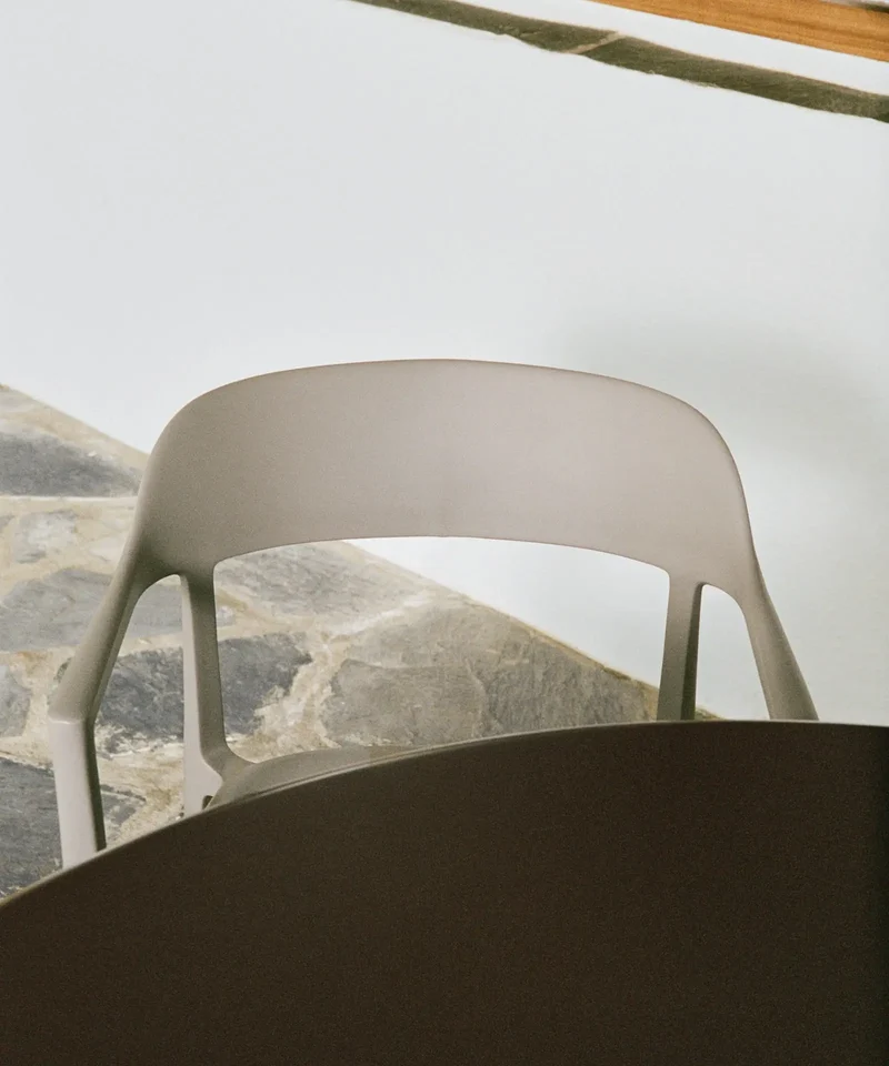 Silla de Polipropileno con Reposabrazos Naomi