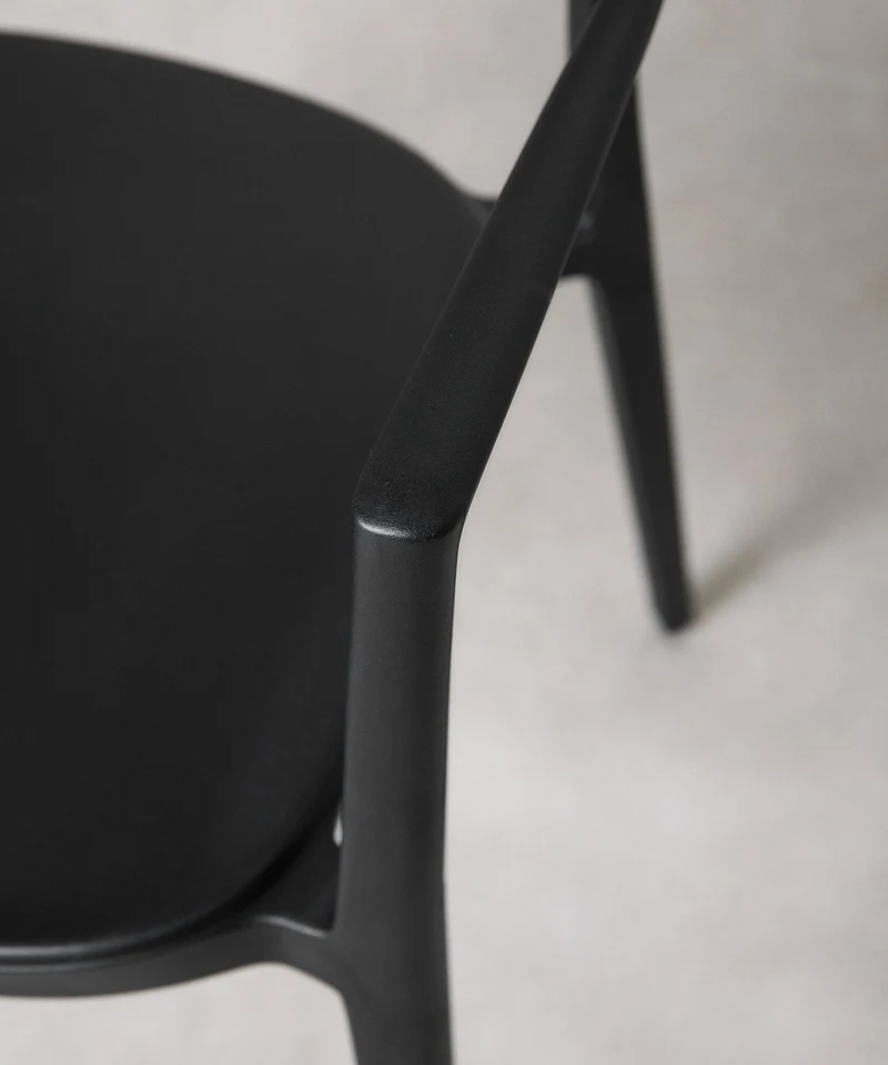 Silla de Polipropileno con Reposabrazos Naomi