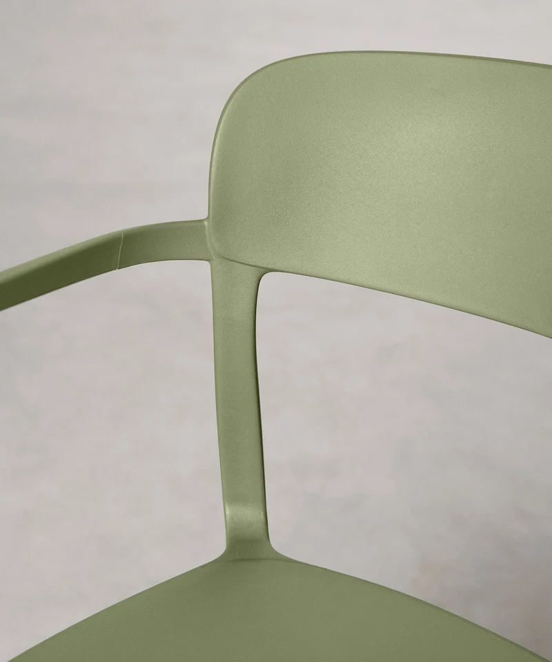 Silla de Polipropileno con Reposabrazos Saria