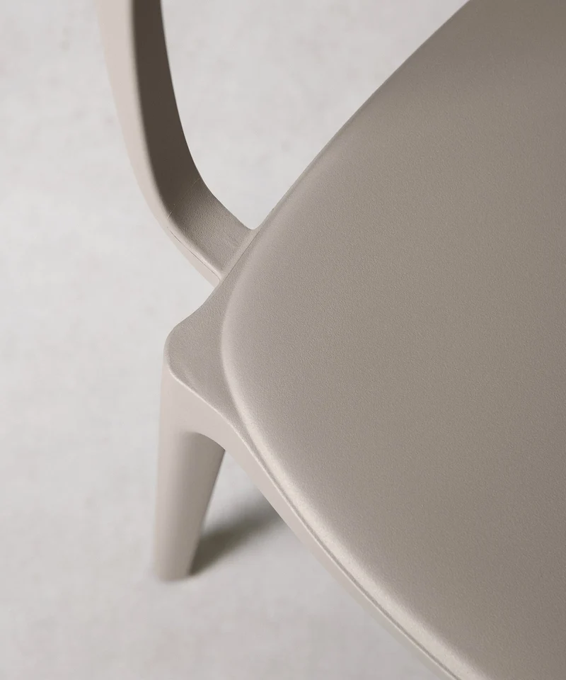 Silla de Polipropileno con Reposabrazos Saria