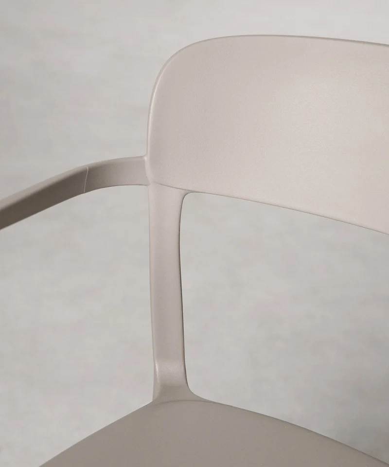 Silla de Polipropileno con Reposabrazos Saria