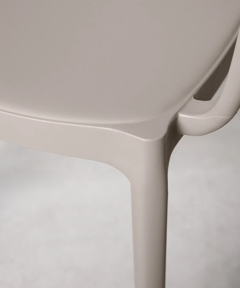 Silla de Polipropileno con Reposabrazos Saria