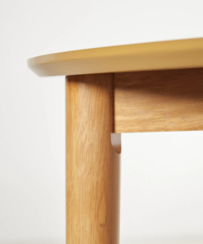 Mesa de comedor de madera ovalada Tina (130 cm)