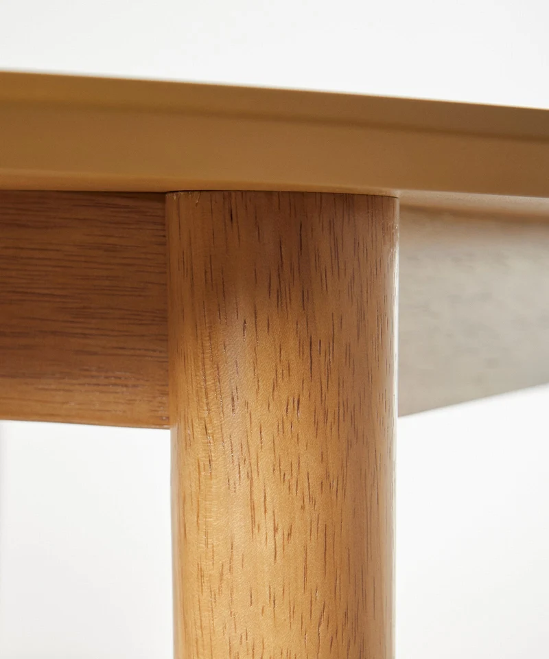 Mesa de comedor de madera ovalada Tina (130 cm)