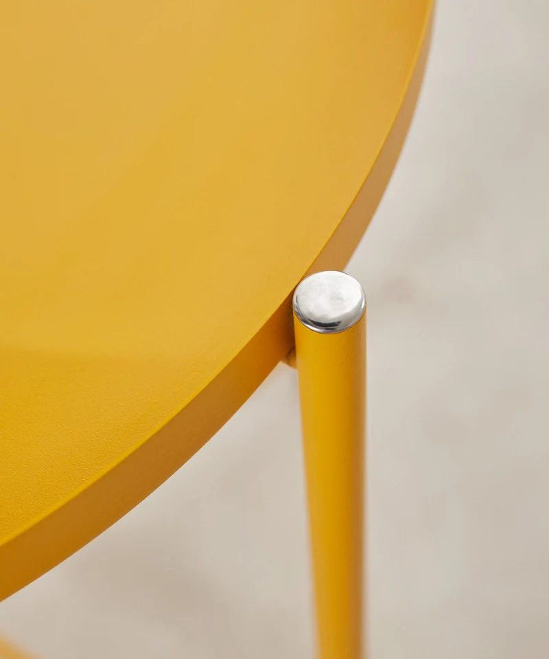 Mesa auxiliar metálica de colores Noko
