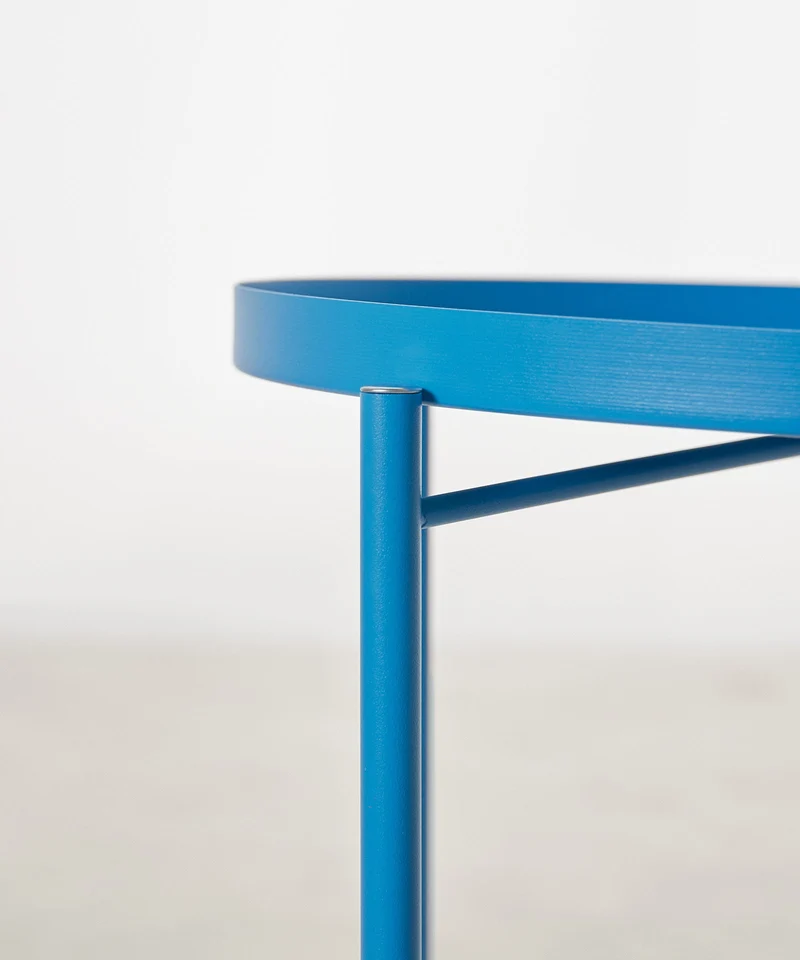 Mesa auxiliar metálica de colores Noko