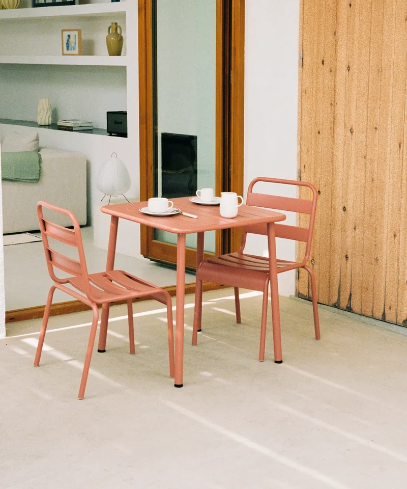 Mesa exterior de metal cuadrada Brisa (70x70 cm)