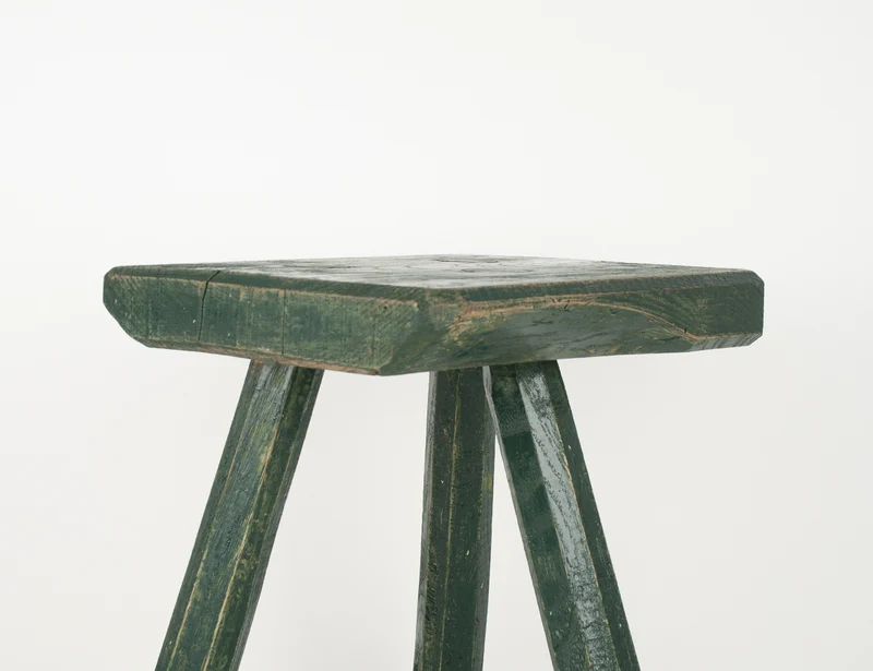 Tabouret de ferme tripode vert