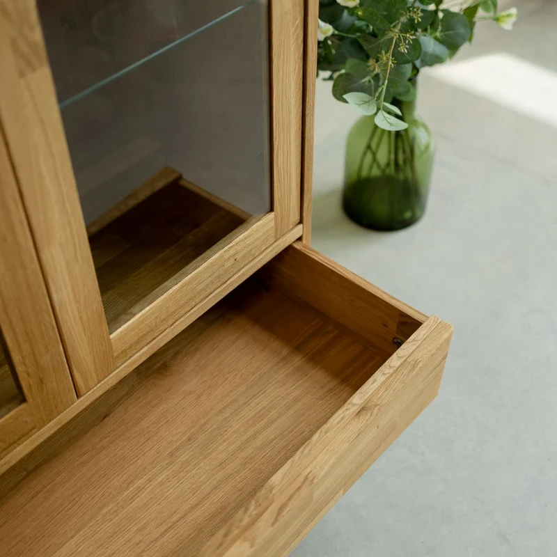 Vitrine en bois massif de chêne Malmo - NordicStory