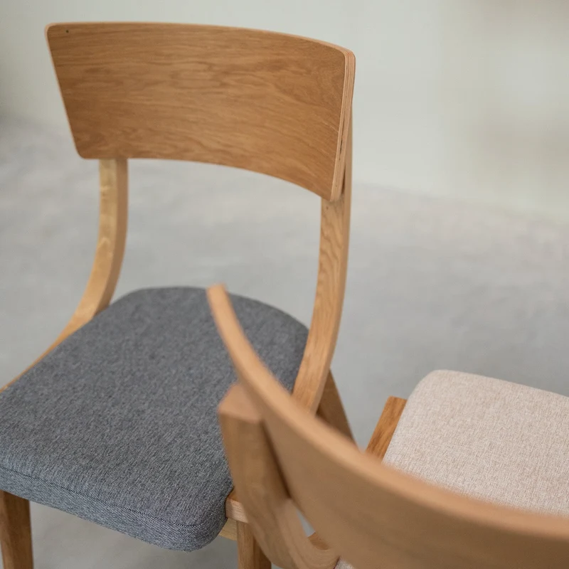 Chaise en bois massif de chêne Lucas, revêtement Gris/Beige - Lot de 2 ou 4 chaises - NordicStory