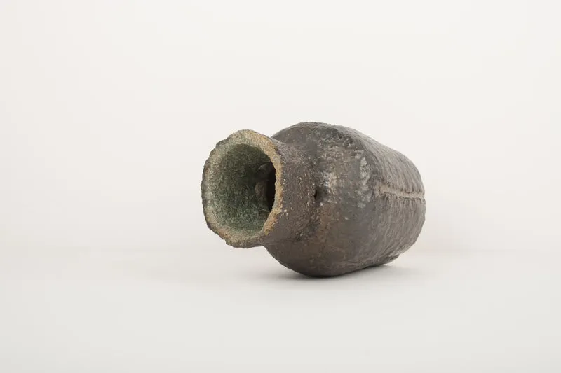 Vase ancien béton brut