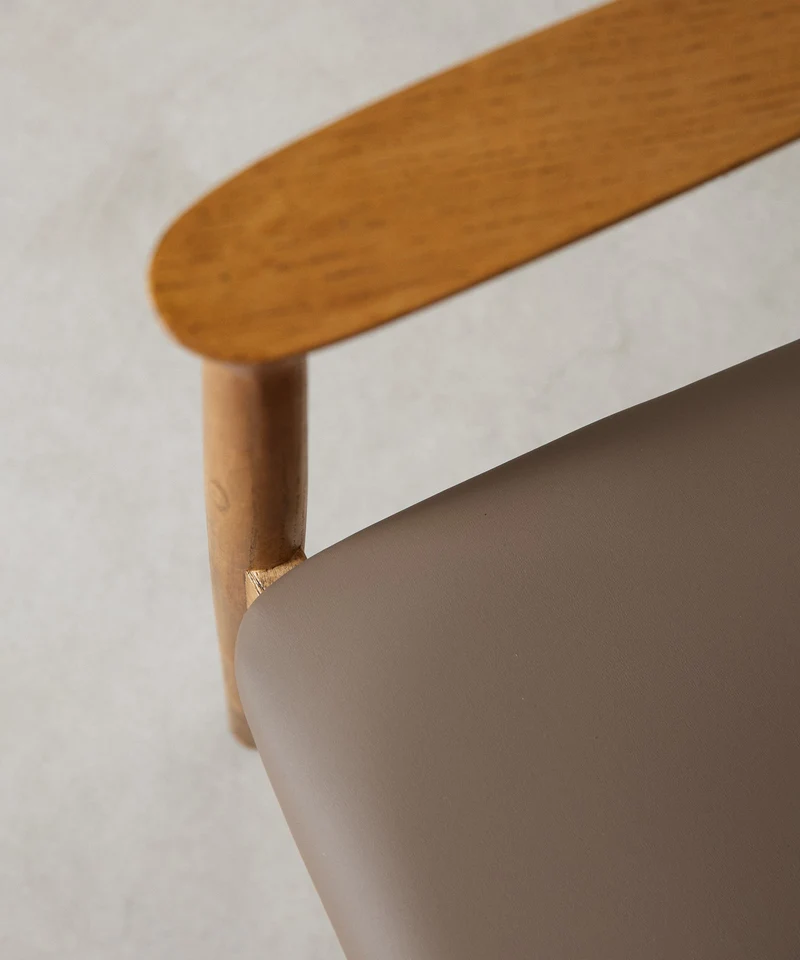 Silla de Comedor en Madera y Polipiel Olivia - Nogal Claro