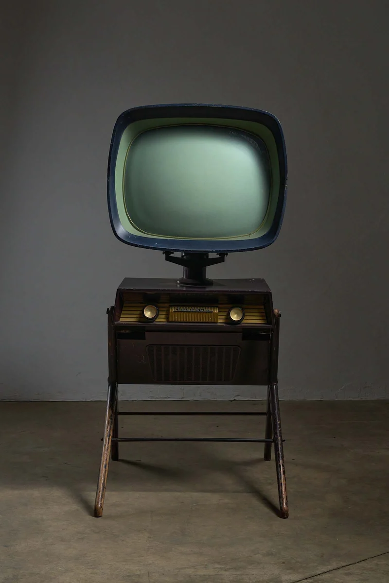 Teleavia P111 'Panoramic' Television Set (1958)