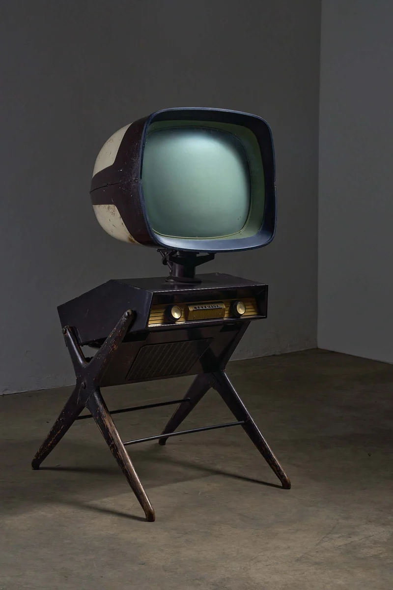 Teleavia P111 'Panoramic' Television Set (1958)
