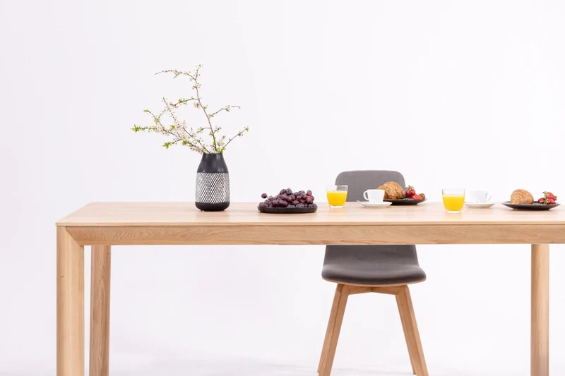 Table de salle à manger à rallonge en chêne massif DITA | VESKOR