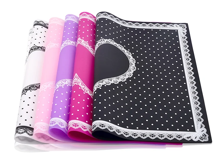 Tapis de Table avec Design Original de Coeur Rose Violet en Silicone Plastique Style Dentelle