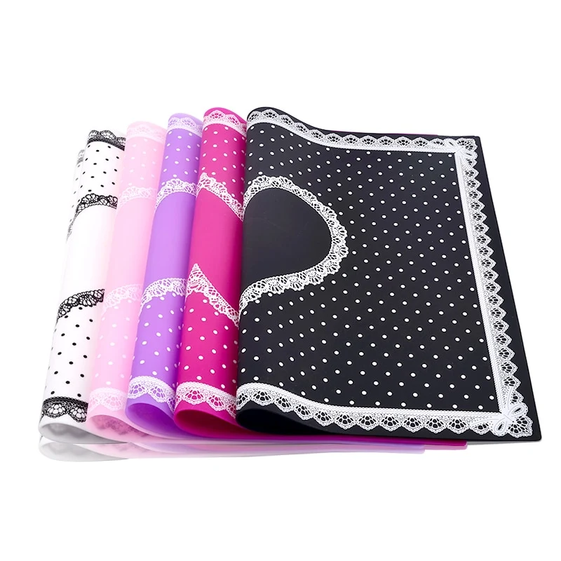 Tapis de Table avec Design Original de Coeur Blanc en Silicone Plastique Style Dentelle