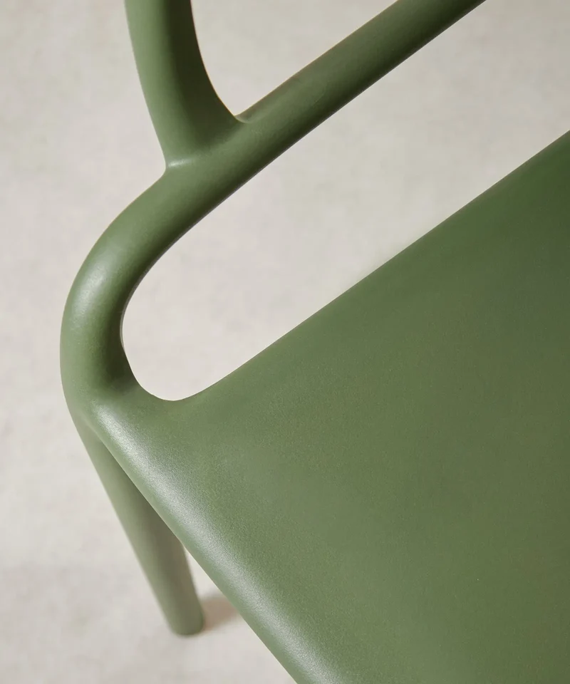 Silla de Polipropileno con Reposabrazos Mila