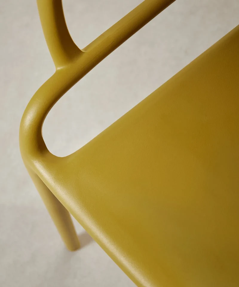 Silla de Polipropileno con Reposabrazos Mila