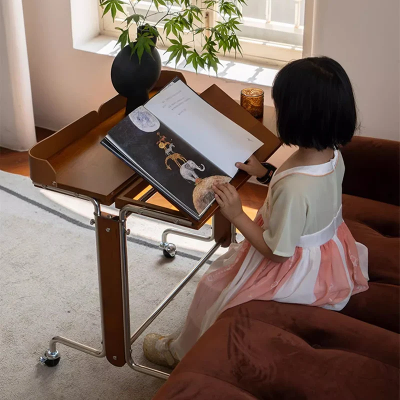 Bureau relevable et réglable avec roulettes universelles
