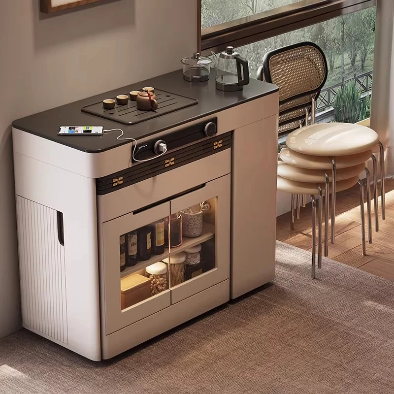 Table de cuisine avec îlot peu encombrante et roulettes universelles