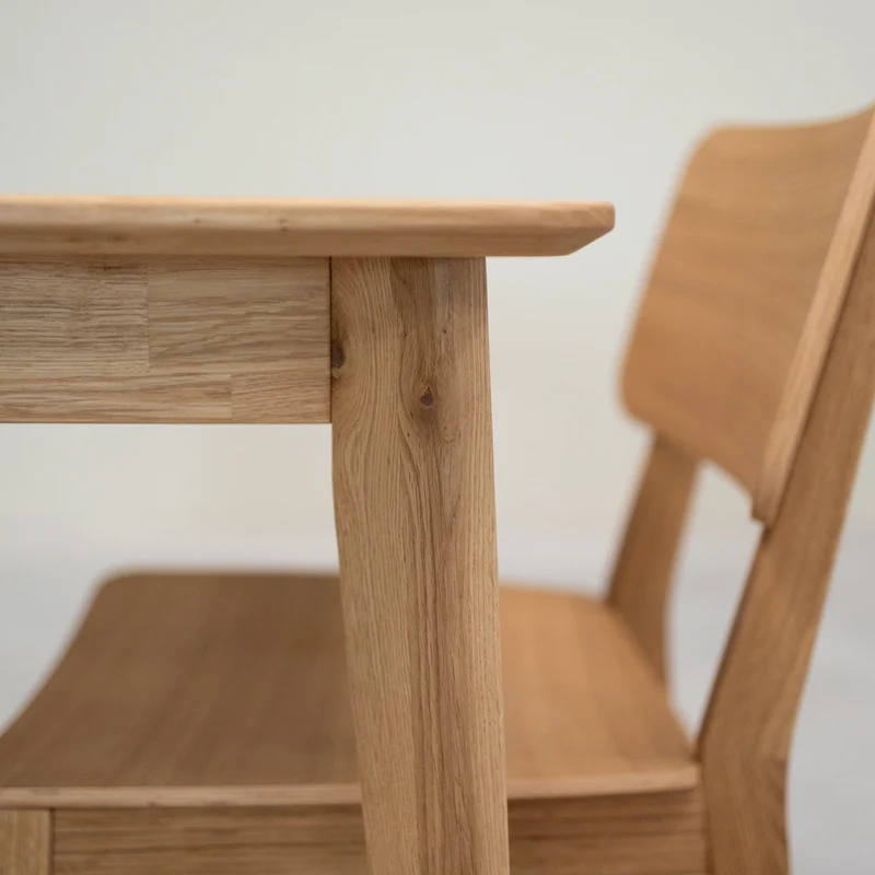 Table à manger carré en bois massif de chêne Gustaf - NordicStory