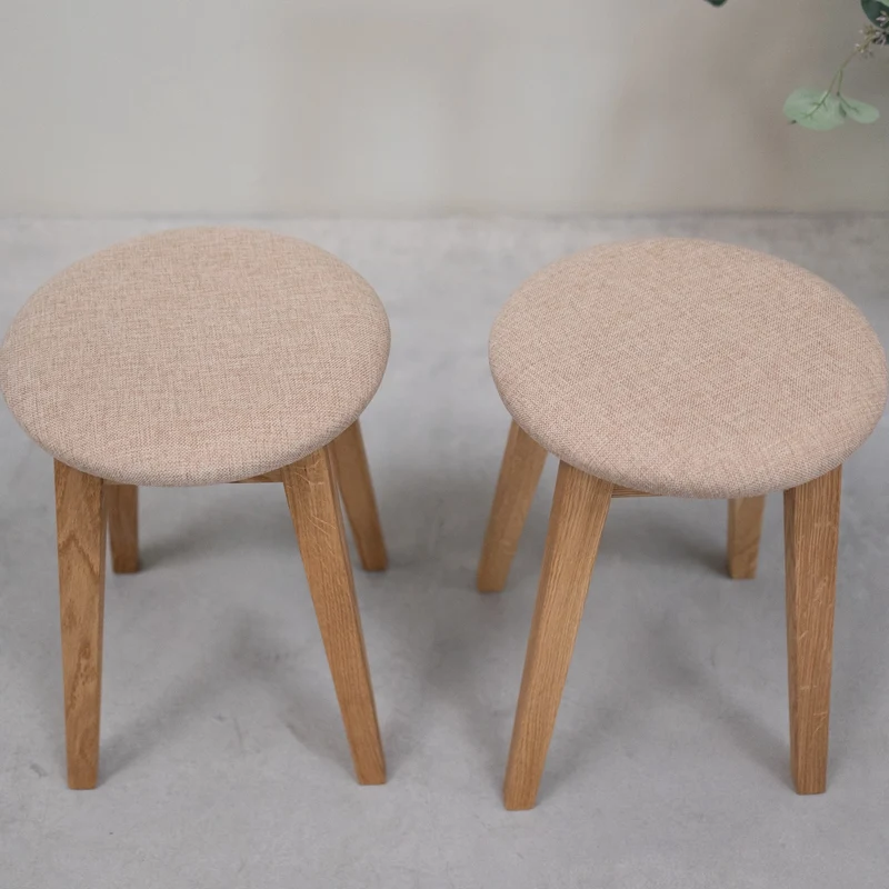 Lot de 2 ou 4 tabourets en bois massif de chêne Diana, avec siège rembourré. - NordicStory