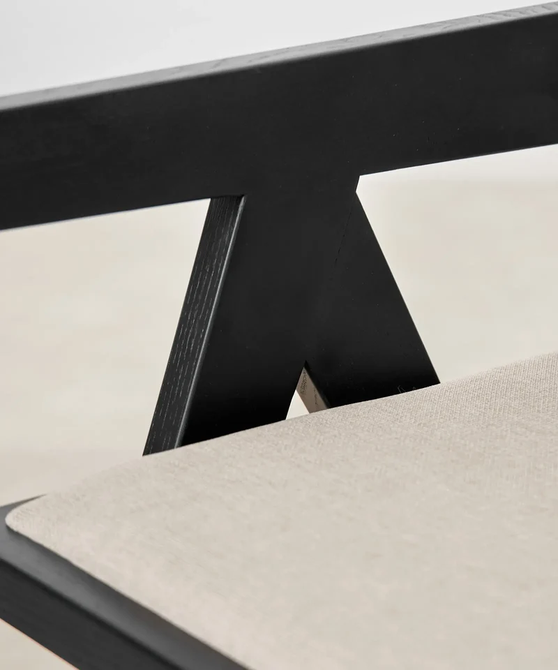Silla de Comedor en Madera y Tapizada con Reposabrazos Matilde