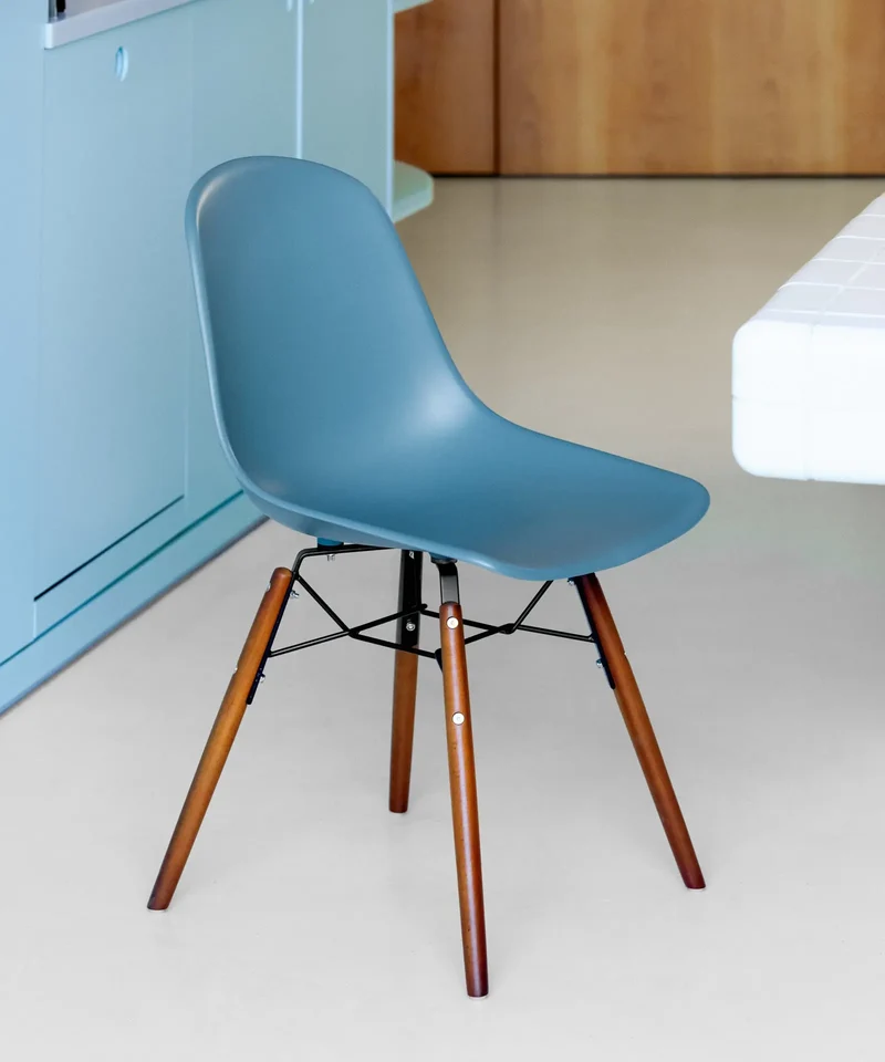 Silla de Polipropileno y Madera Elon