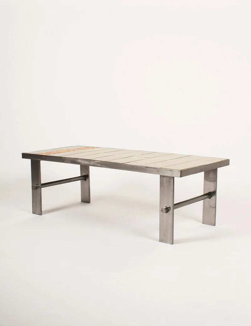 Table basse brutaliste