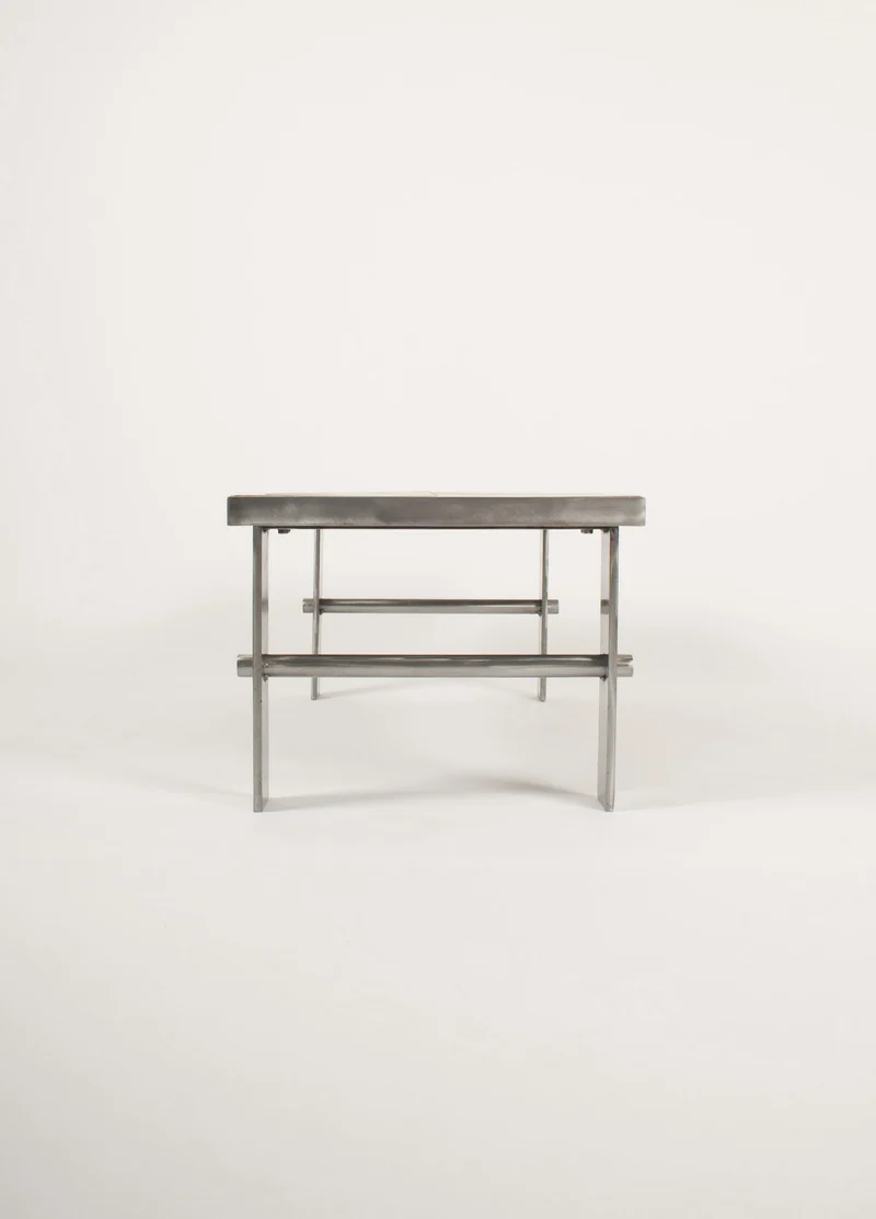 Table basse brutaliste