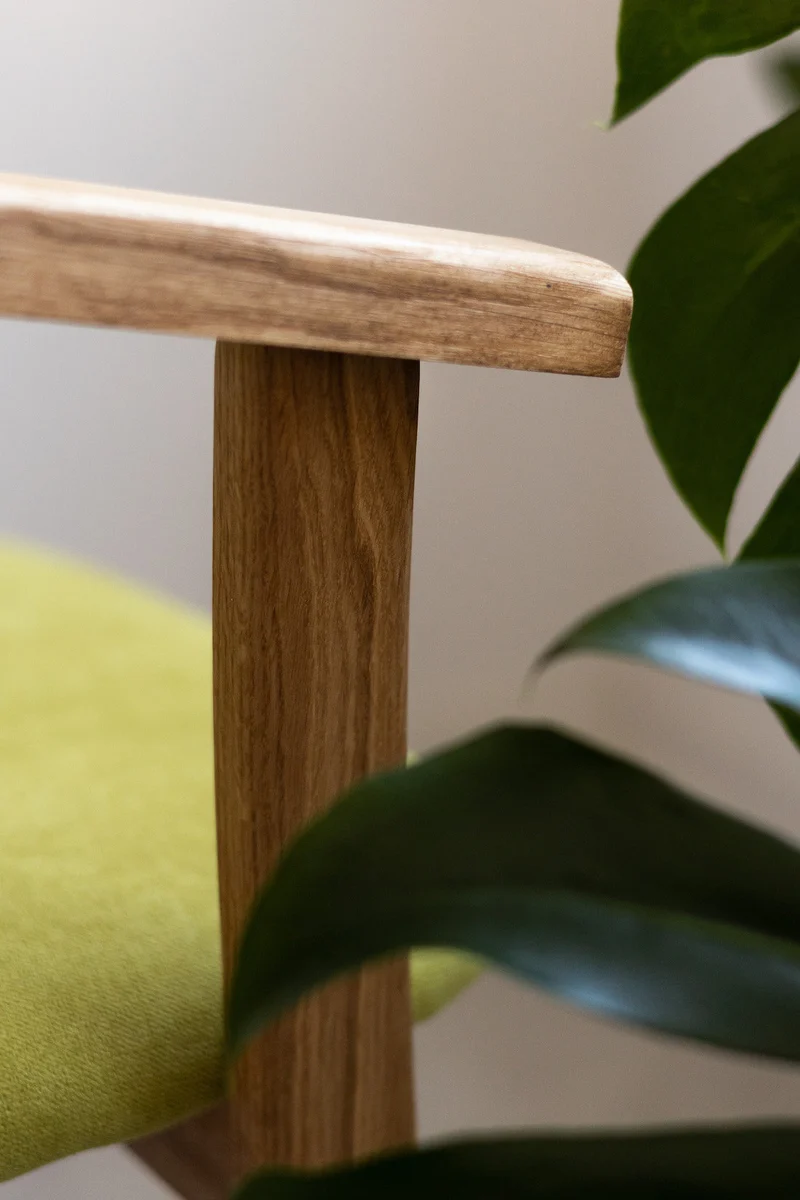 Chaise de salle à manger en bois massif de chêne Alexis, revêtement en tissu Vert Pomme – Lot de 2 ou 4 chaises - NordicStory