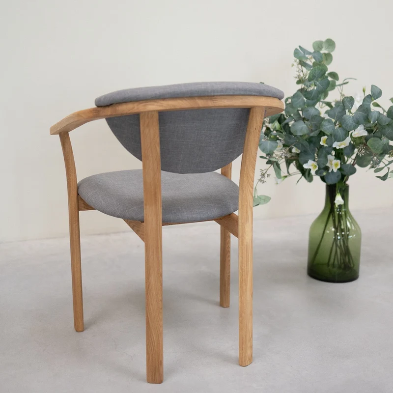 Chaise de salle à manger en bois massif de chêne Alexis, revêtement en tissu Gris Nordique – Lot de 2 ou 4 chaises - NordicStory