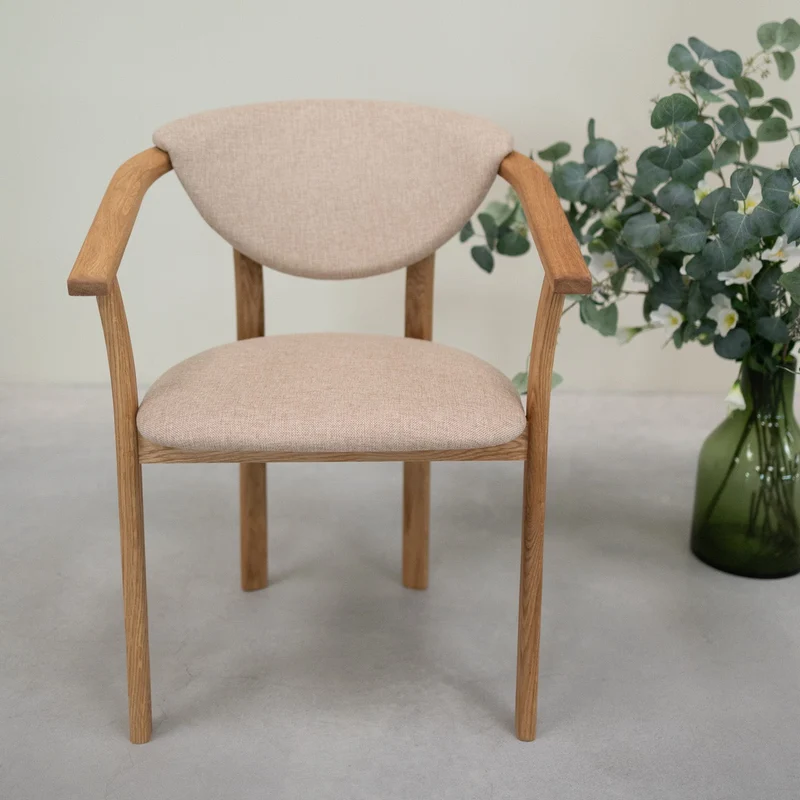 Chaise de salle à manger en bois massif de chêne Alexis, revêtement en tissu Beige – Lot de 2 ou 4 chaises - NordicStory