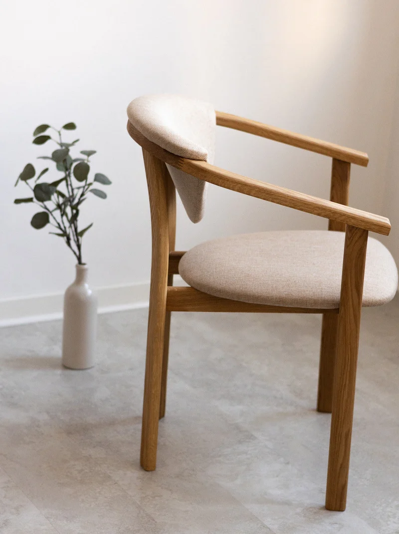 Chaise de salle à manger en bois massif de chêne Alexis, revêtement en tissu Beige – Lot de 2 ou 4 chaises - NordicStory