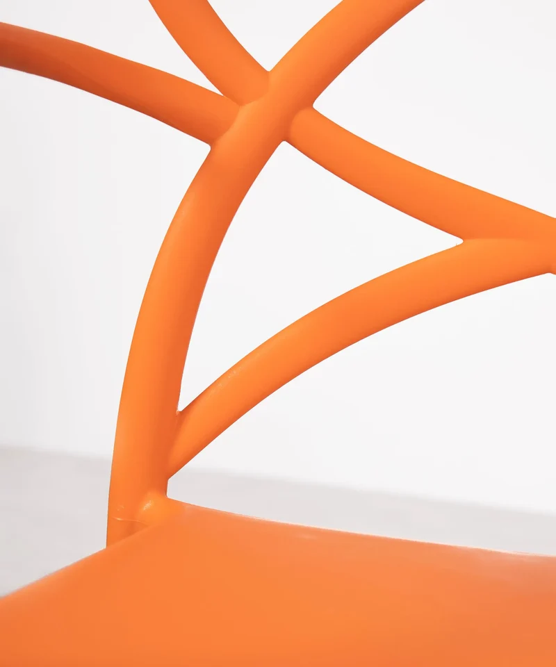 Silla de Polipropileno con Reposabrazos Maestro Arms