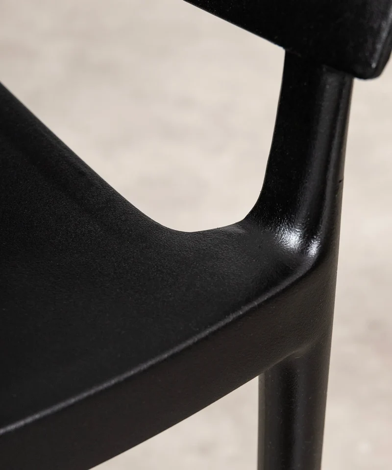 Silla de Polipropileno con Reposabrazos Liam