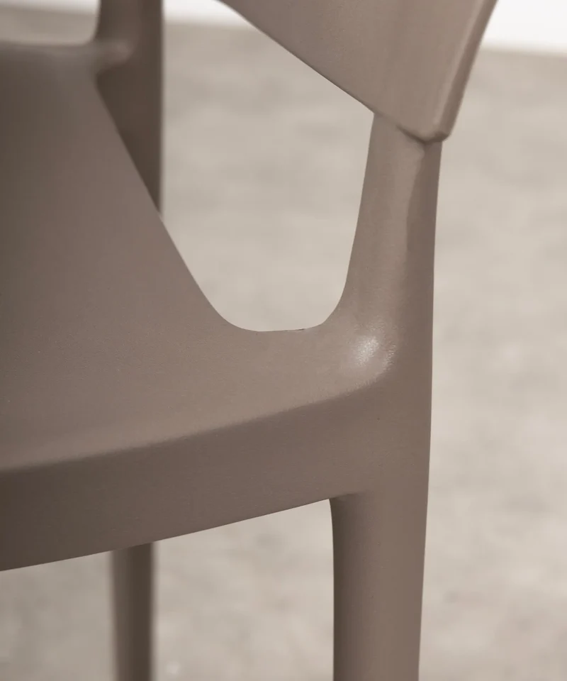Silla de Polipropileno con Reposabrazos Liam